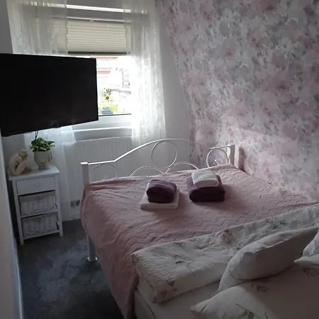 Stara Szkola Pokoje Goscinne Leba Exterior photo