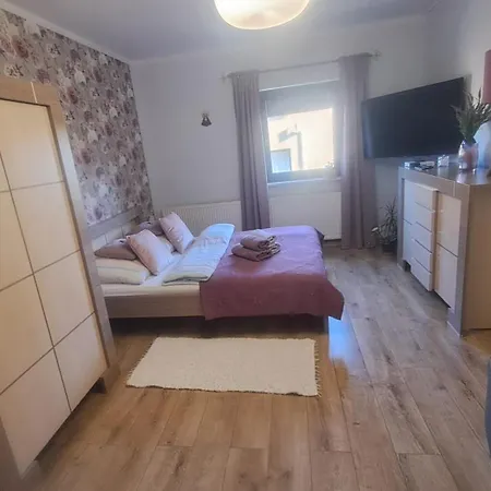 Stara Szkola Pokoje Goscinne Leba Exterior photo